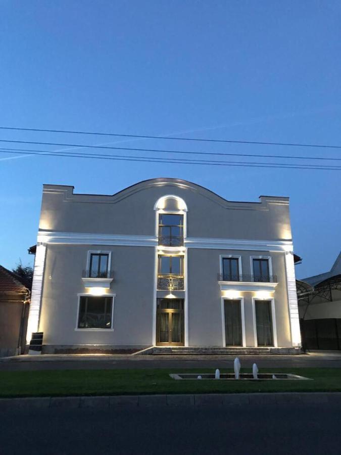 Regal Ballroom Caransebeş Buitenkant foto