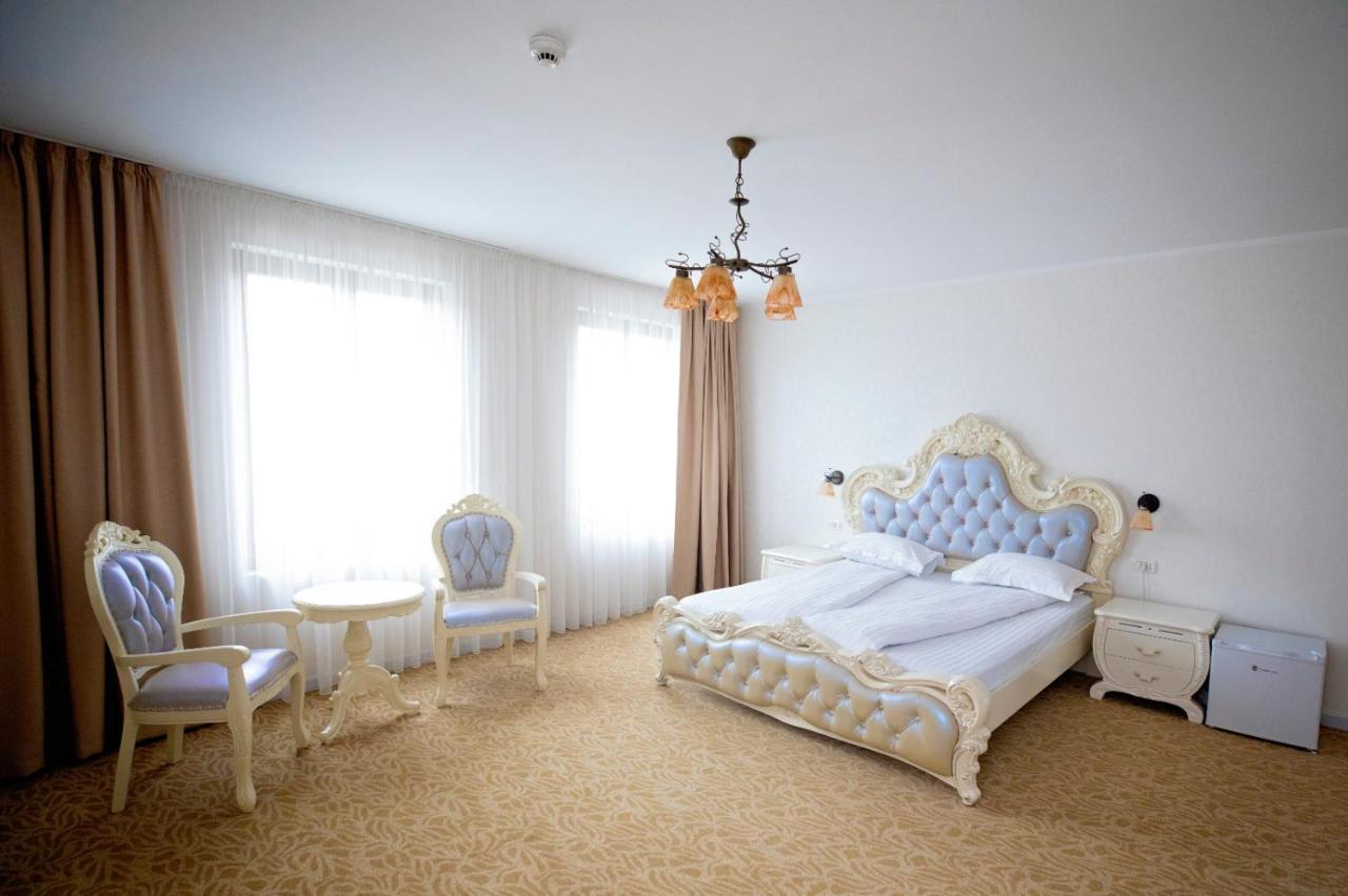 Regal Ballroom Caransebeş Buitenkant foto