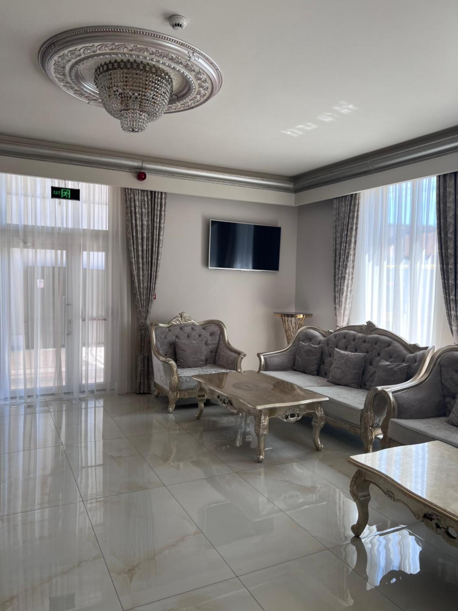 Regal Ballroom Caransebeş Buitenkant foto