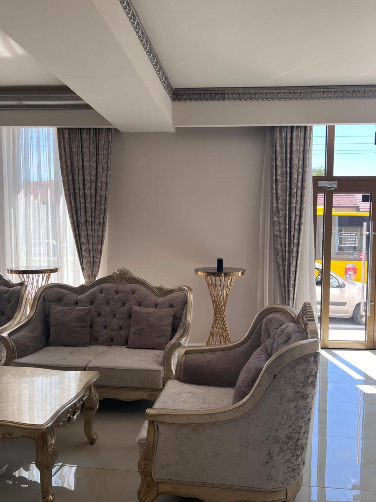 Regal Ballroom Caransebeş Buitenkant foto