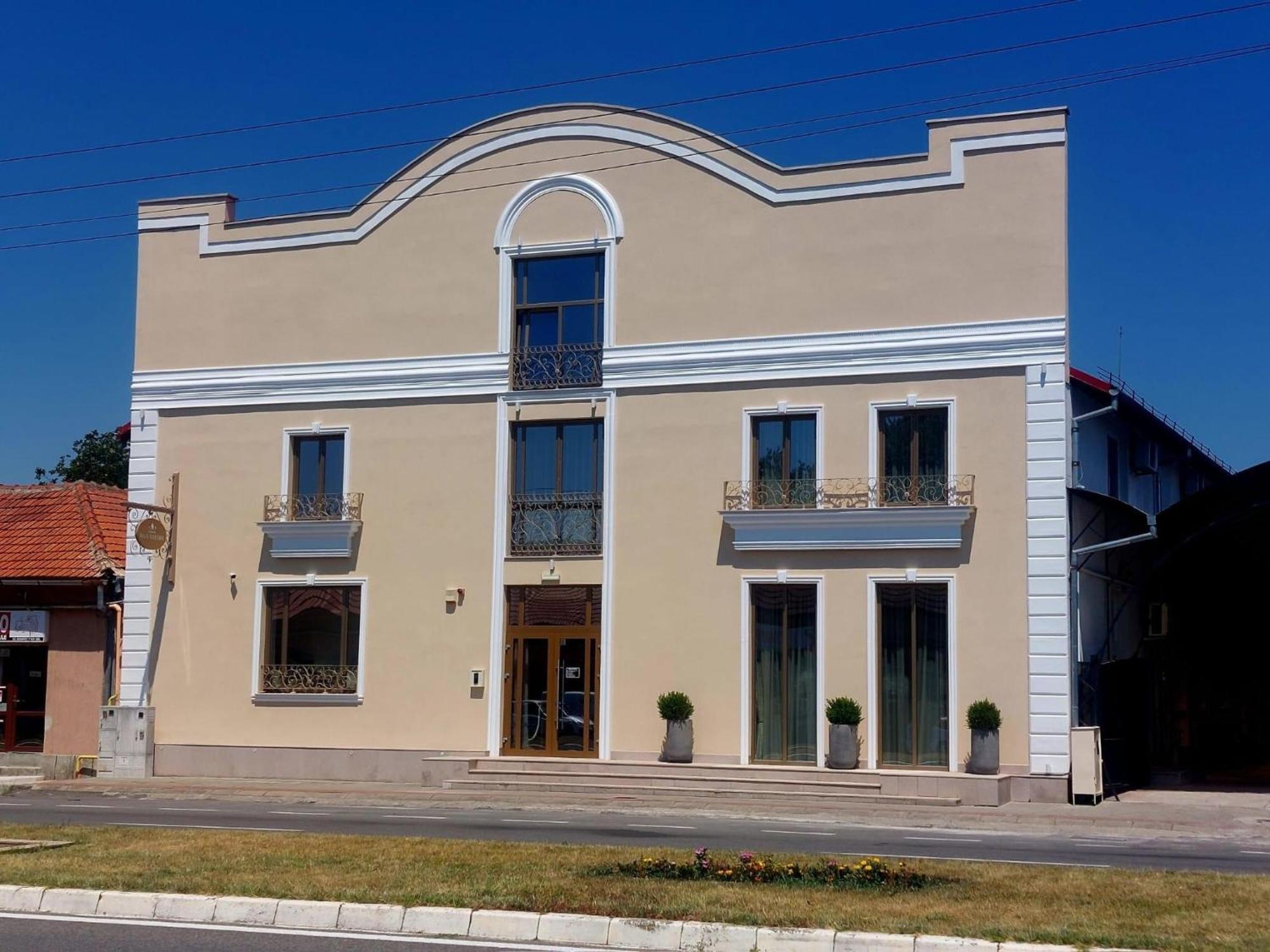 Regal Ballroom Caransebeş Buitenkant foto
